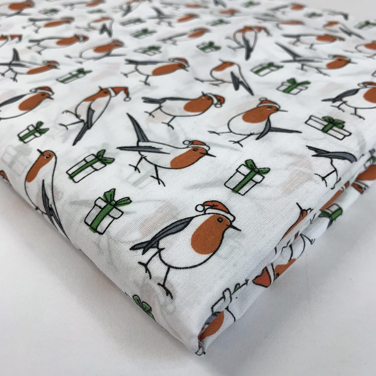 Christmas Polycotton Little Robin White Fold