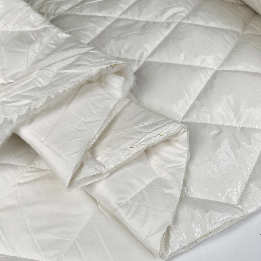 Foil Quilting White Polyester Wadded Diamond Coating Fabric Fold