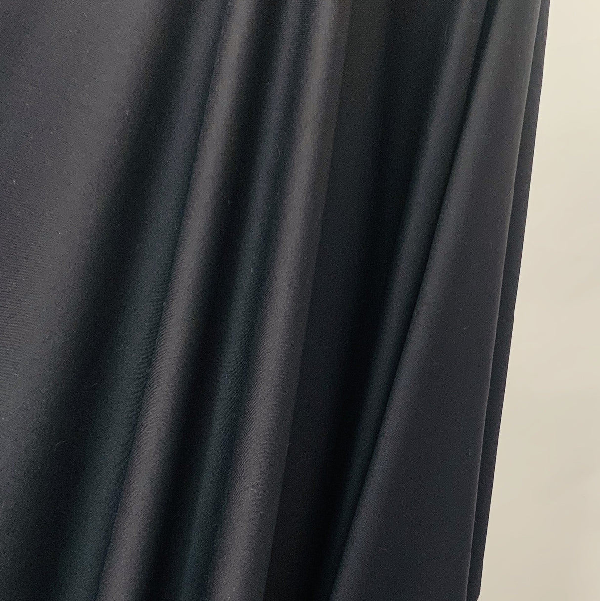 Looking Good Dark Navy Wool Poly Elastane Suiting Drape