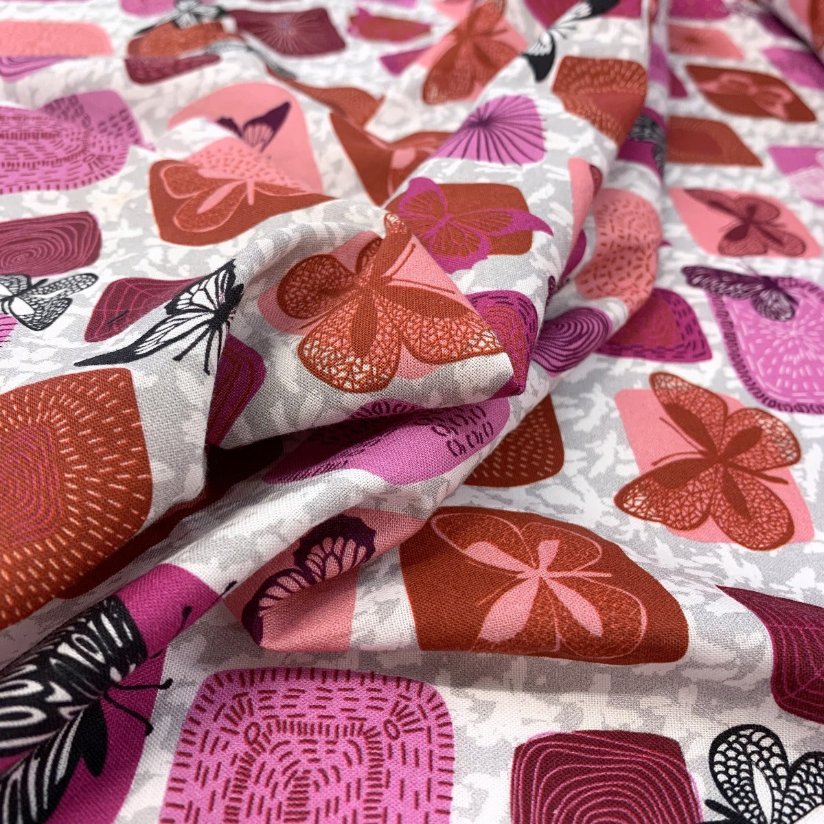 Stof Craft Butterfly Retro Japanese Cotton Grey Red Pink Fold