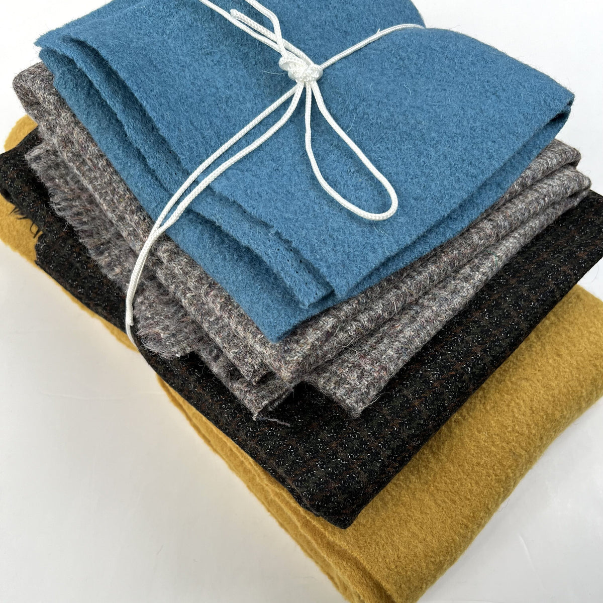 5 Pieces Mixed 100% Wool Bundle 1 - 2.82m (17cm - 75cm) – Croft Mill