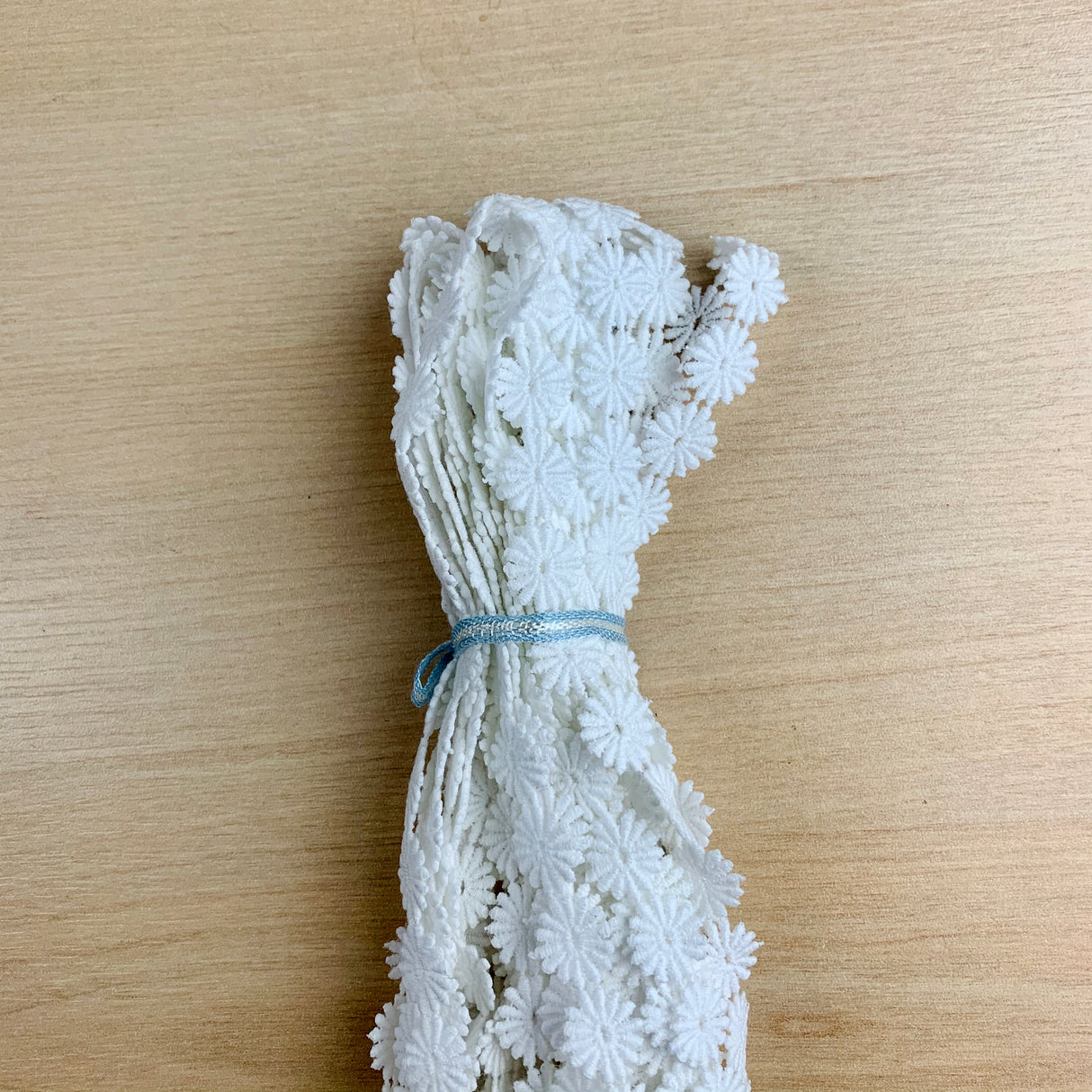 Bundle - 9.2 mtrs - 12mm White Austrian Daisy Applique Cotton Lace Trim