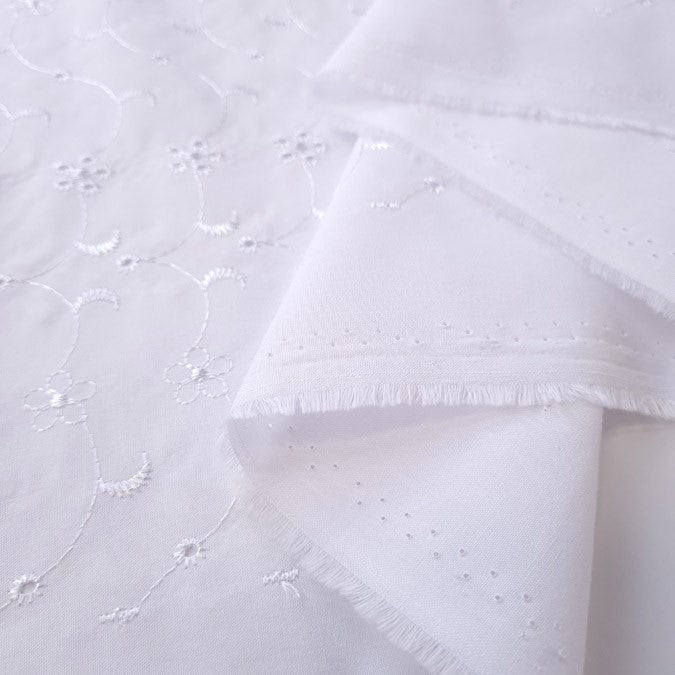 Remnant - 5 Hole - Broderie Anglaise - White (0.74m)