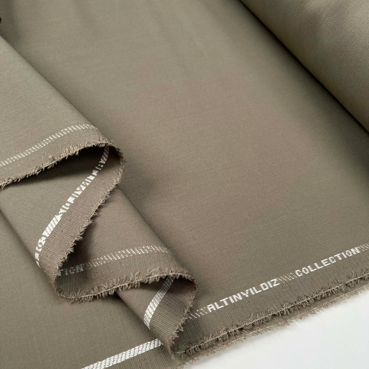At The Slopes Polyester Wool Khaki Woven Suit Fabric Fold