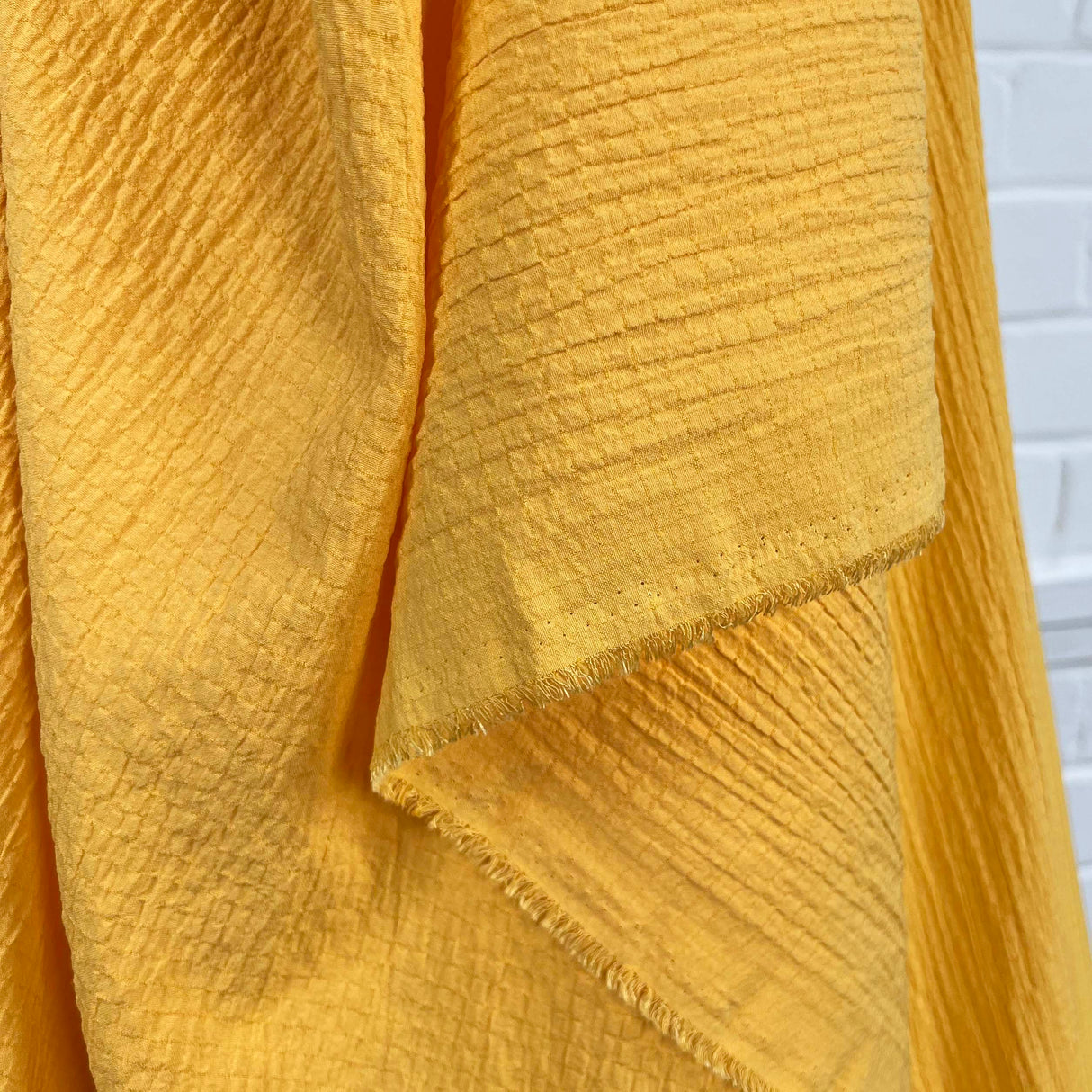 Bubble_Viscose_Citrus_Polyester_Elastane_195gsm_Crinkle_Woven_Dress_Fabric_Fold