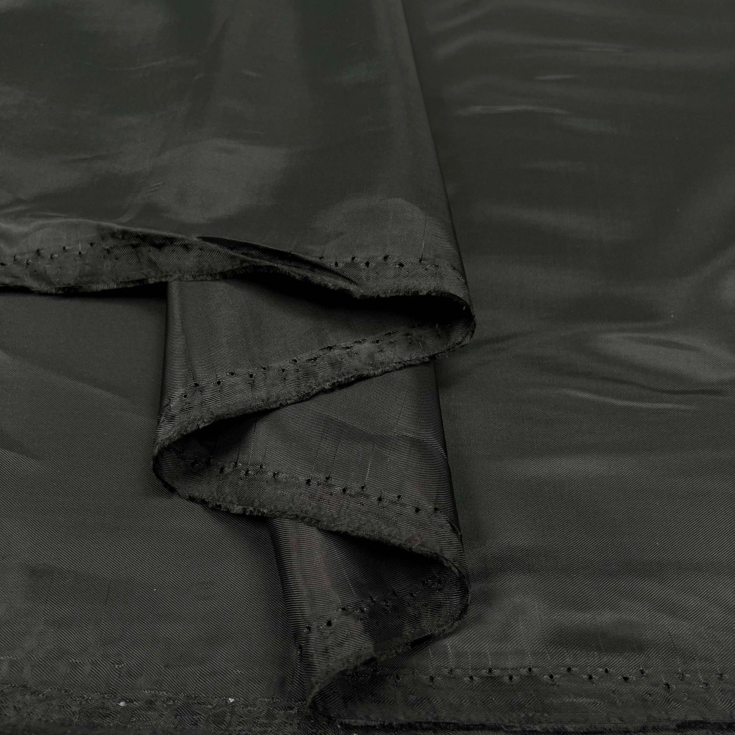 Plain Black Polyester Viscose Dress Fabric Polished Off Lining Fold