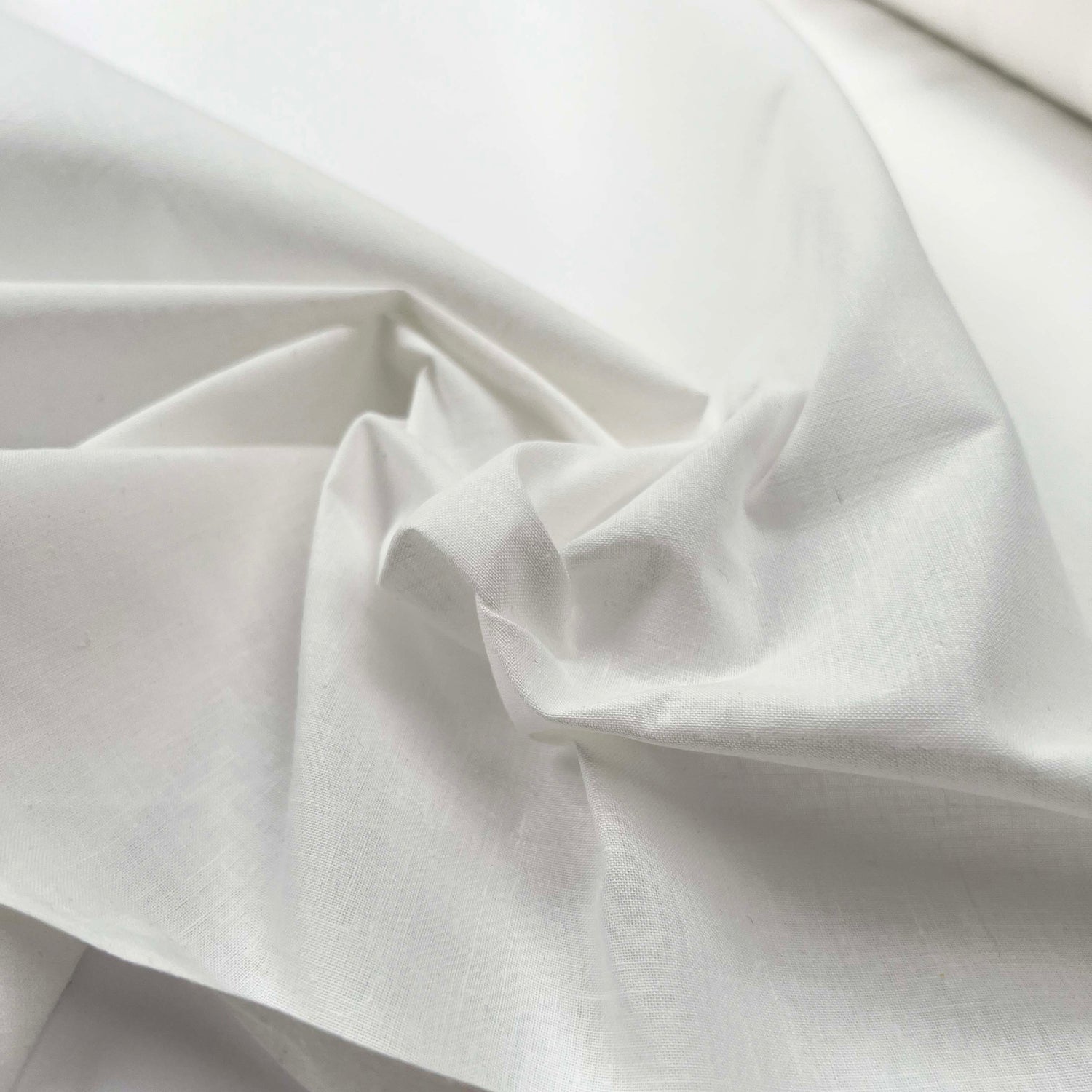 Superfine Cotton Polyester Soft White Dressmaking Fabric Well Used CU