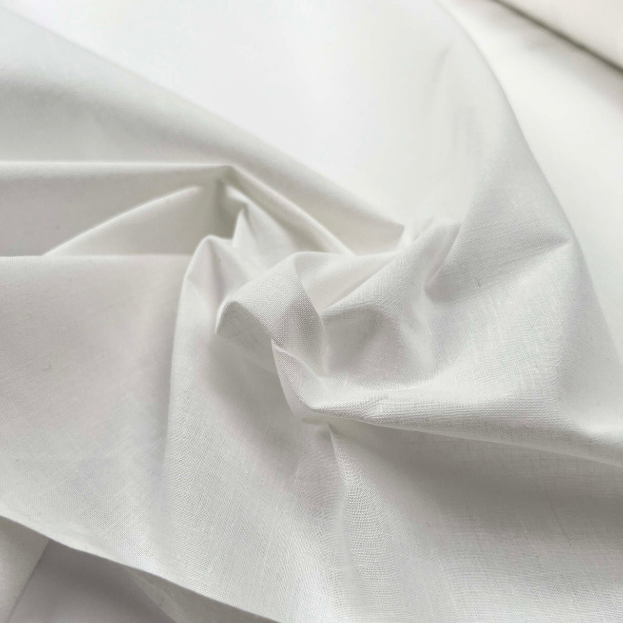 Superfine Cotton Polyester Soft White Dressmaking Fabric Well Used CU