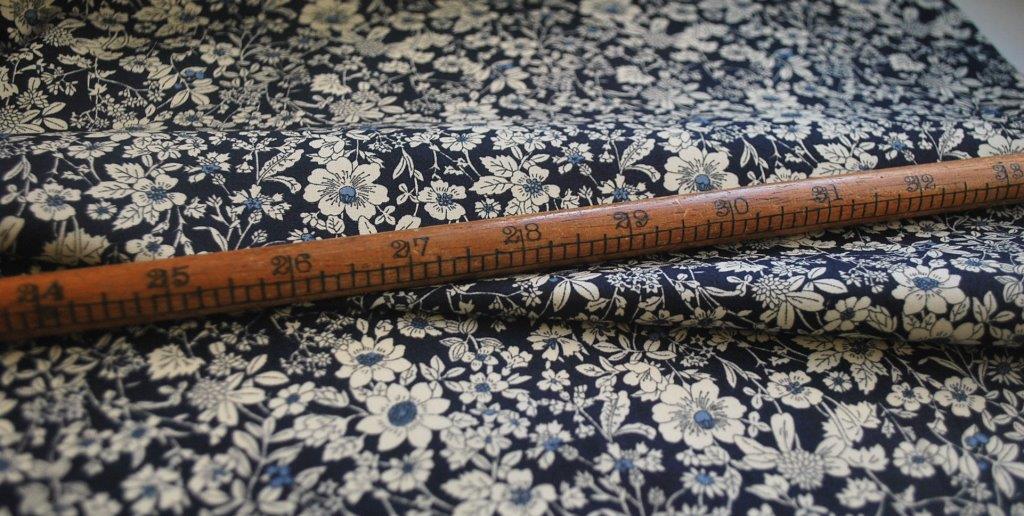 Poplin Print - Caroline - Navy