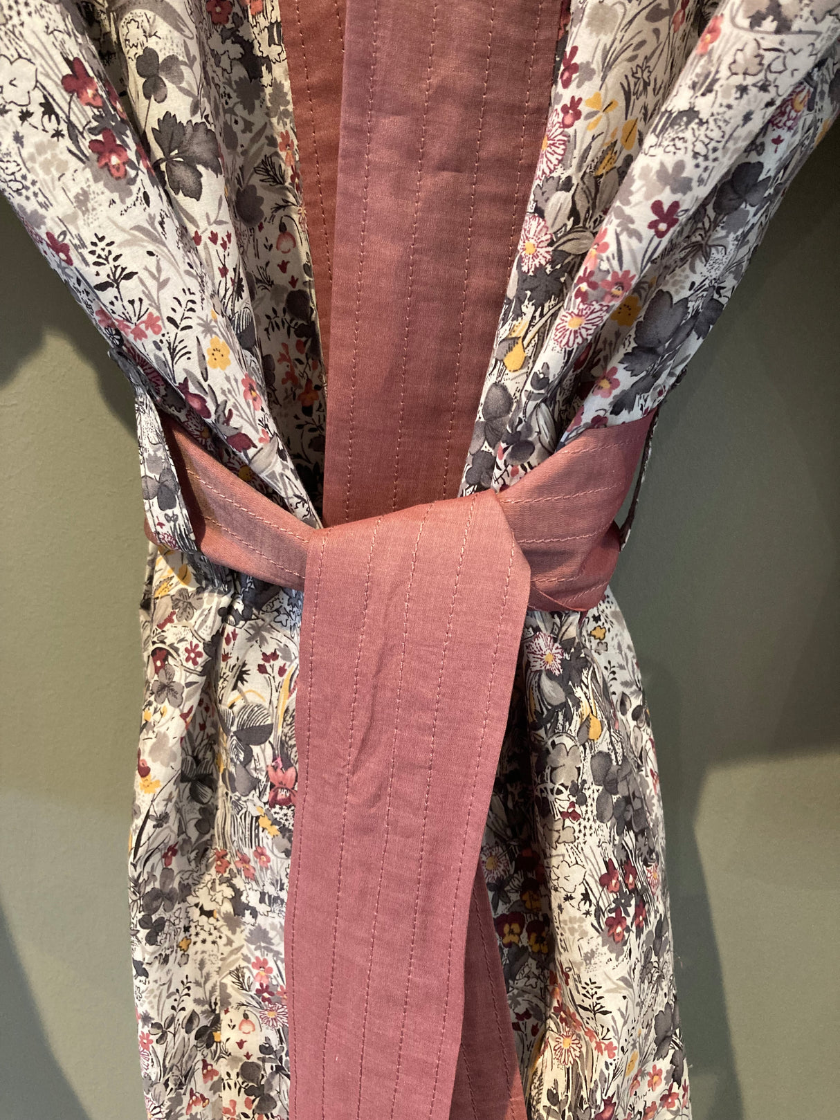 Pima Cotton Lawn - The Garden Of Shakespeare - Pink & Grey