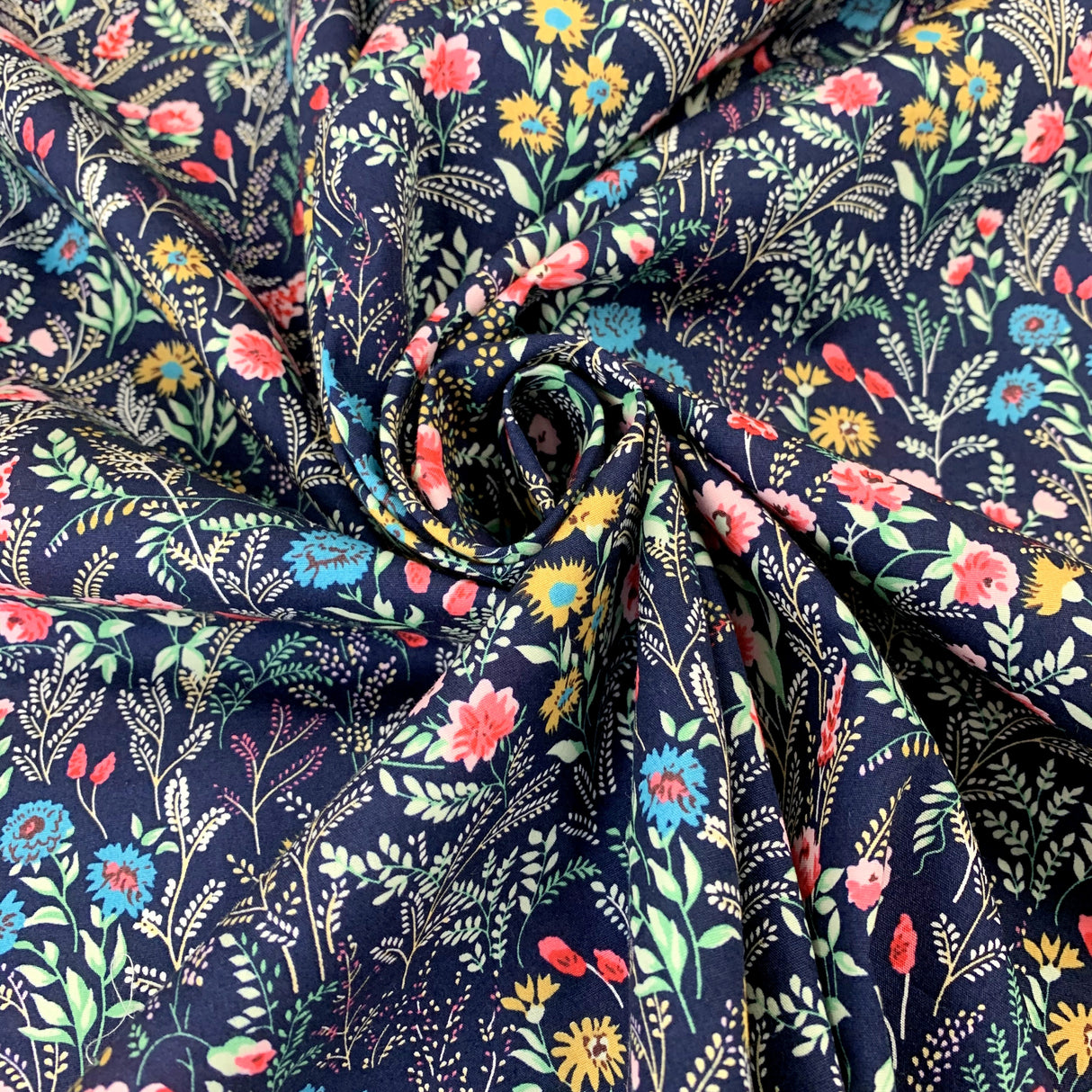 Poplin Print - La Belle - Navy