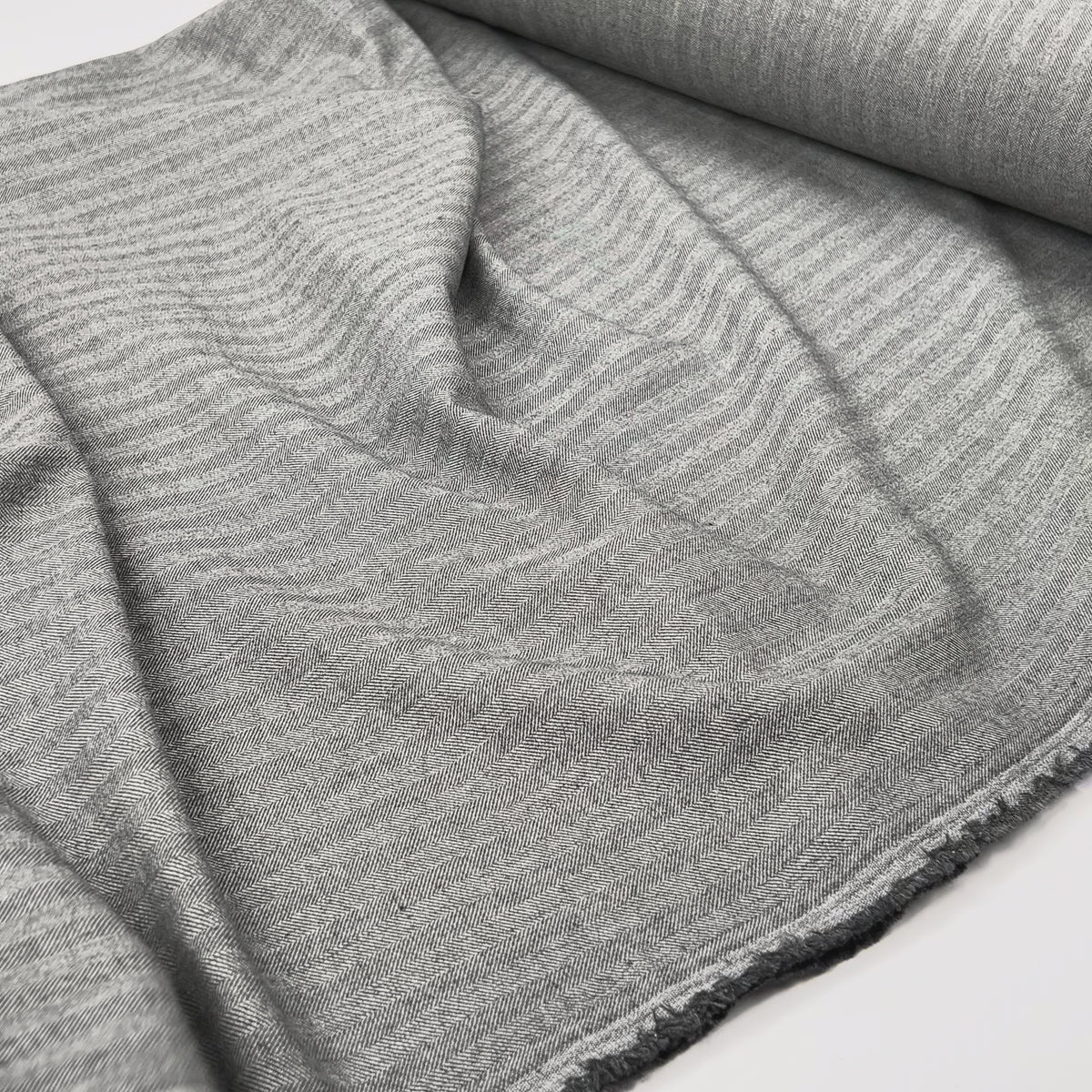 Happy Harry Viscose Blend Grey Herringbone Stretch Suiting Fabric
Video