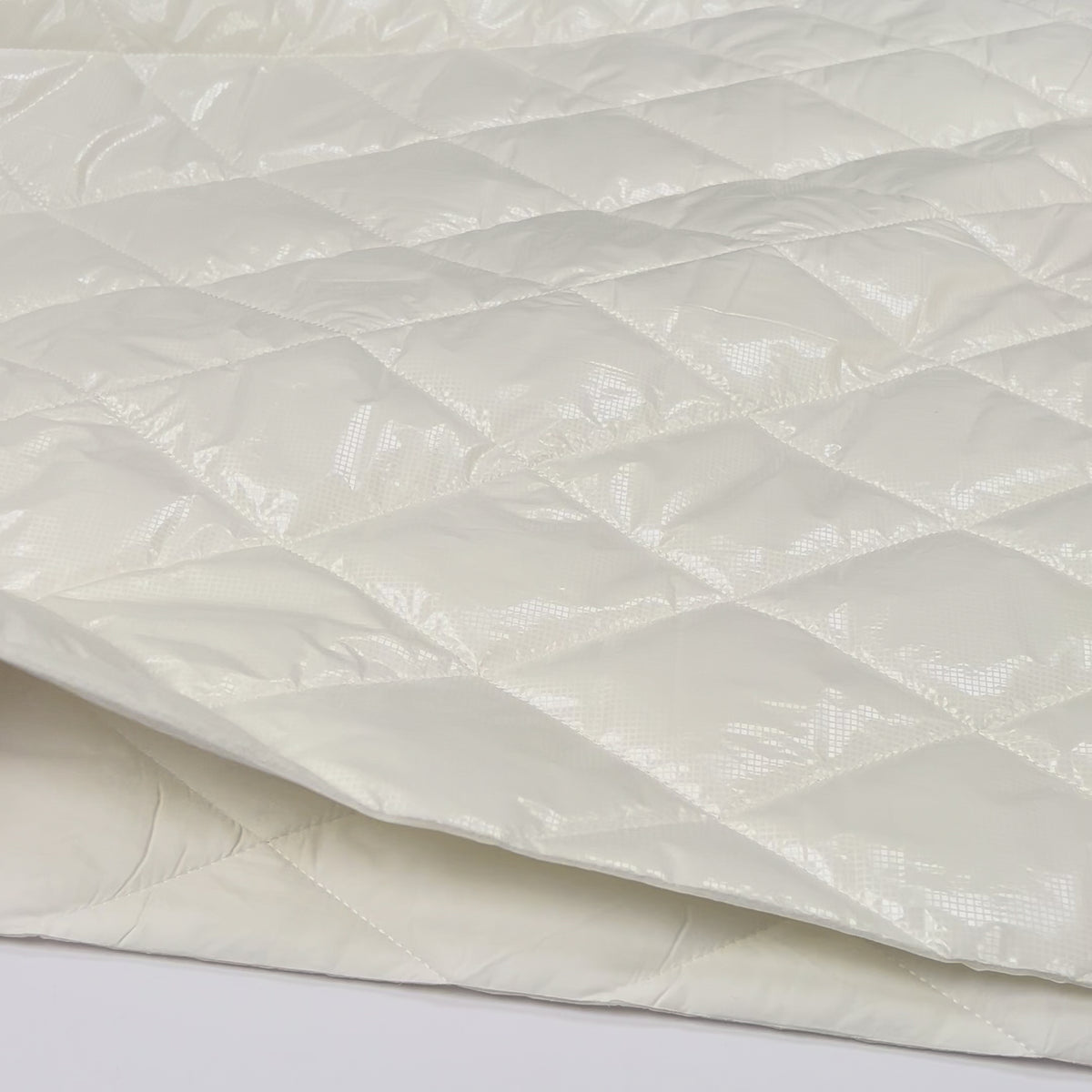 Foil Quilting White Polyester Wadded Diamond Coating Fabric Video