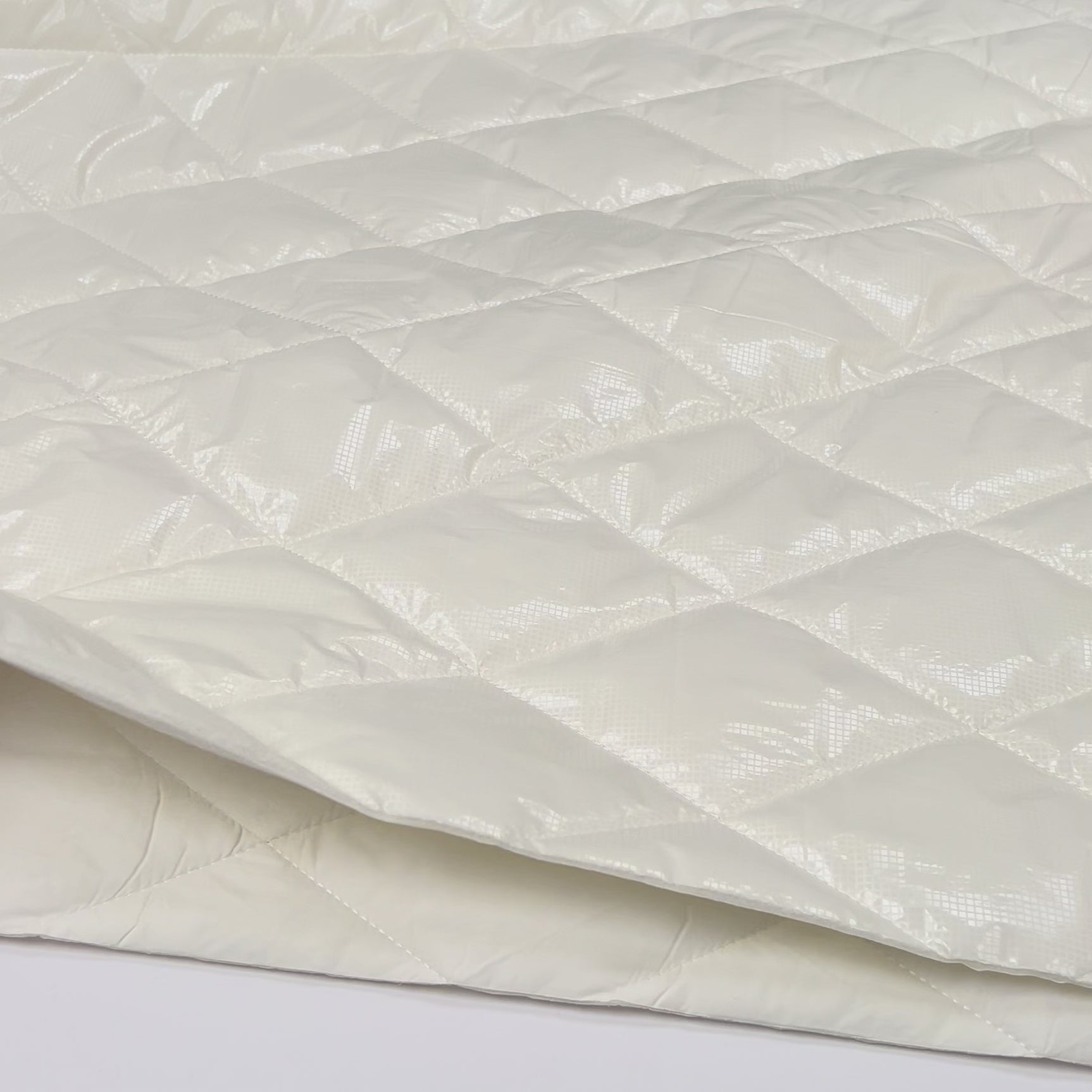 Foil Quilting White Polyester Wadded Diamond Coating Fabric Video