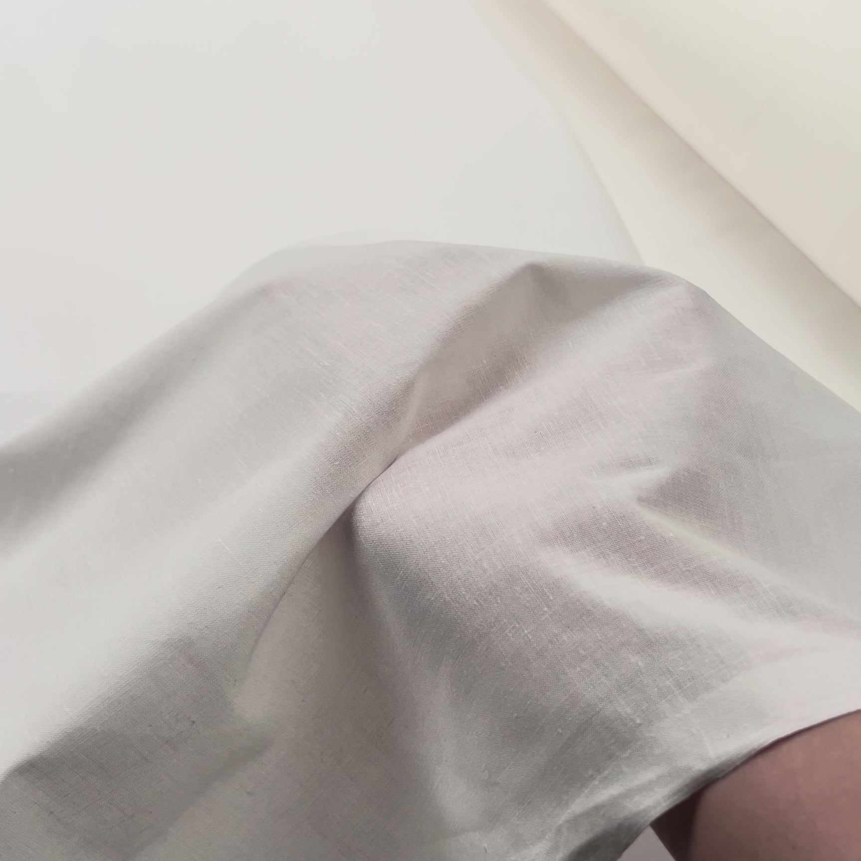 Superfine Cotton Polyester Soft White Dressmaking Fabric Well Used Video