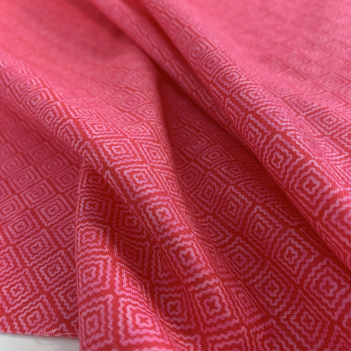 Stof Fabric - Diamonds - Hot Pink