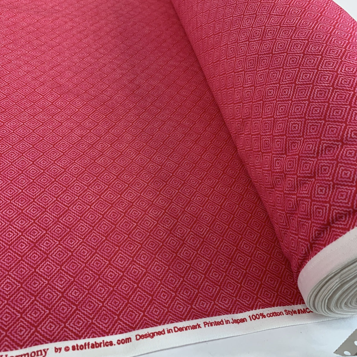 Stof Fabric - Diamonds - Hot Pink