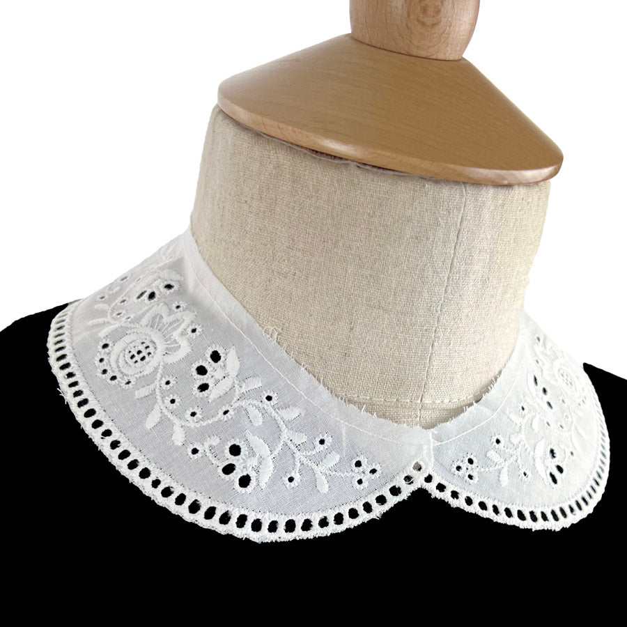 Embroidered Collar - Peter Pan - Tiger Lily - White