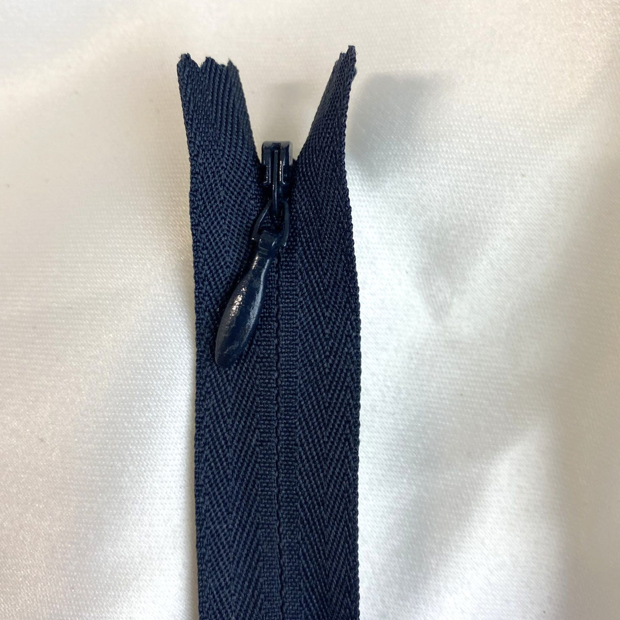 YKK - Concealed Invisible Zip - Dark Navy (17")