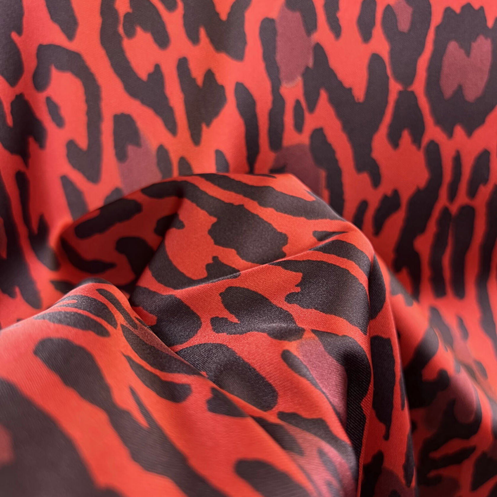 Polyester Red Leopard Print Satin Dress Fabric Wild Rouge
