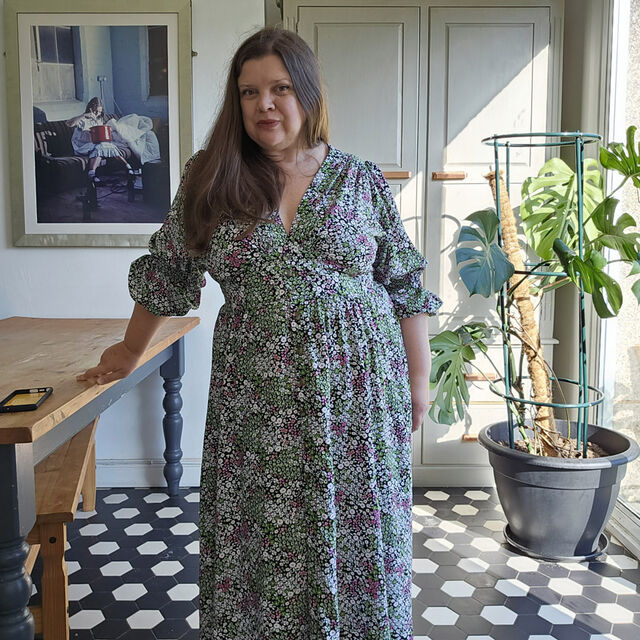 Style Arc - Belle Woven Dress Pattern (UK 4-16) / Customer Make by Dulcie - Viscose Poplin Challis - Cecelian Rhubarb Fabric - Style Arc Belle Woven Dress - August 2023