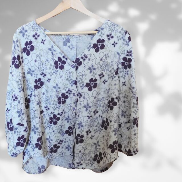 Lauren – Primrose / Customer Make by June - Lauren – Primrose Fabric - Liesl & Co Geneva V-Neck Blouse - April 2023