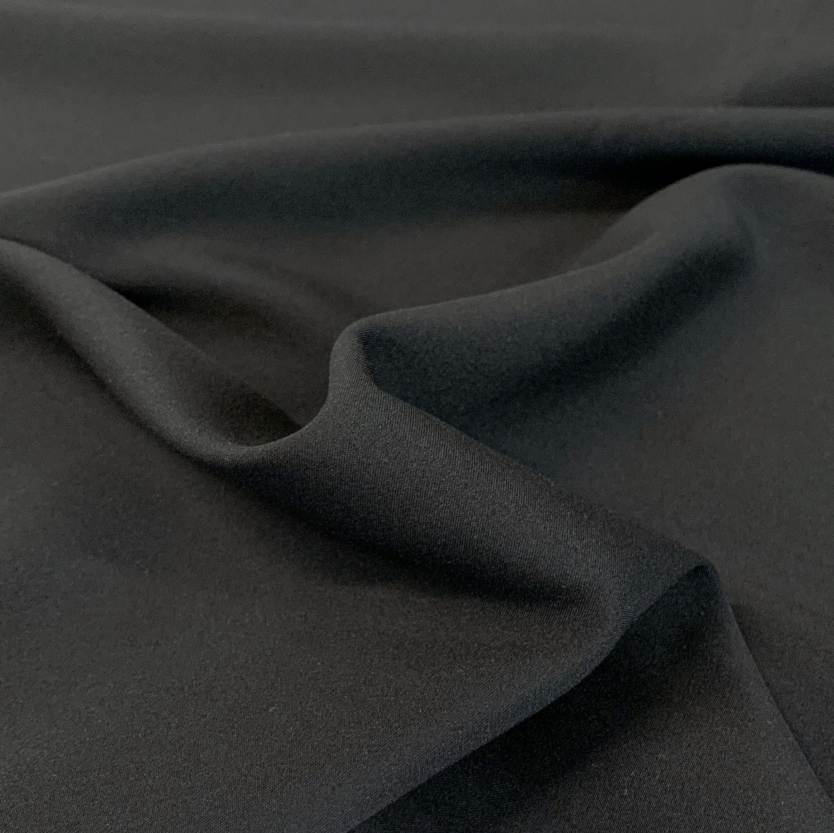 https://www.croftmill.co.uk/images/pictures/2-2021/07-july-2021/woven-stretch-lining-black-fold-2.jpg?v=2cd42817