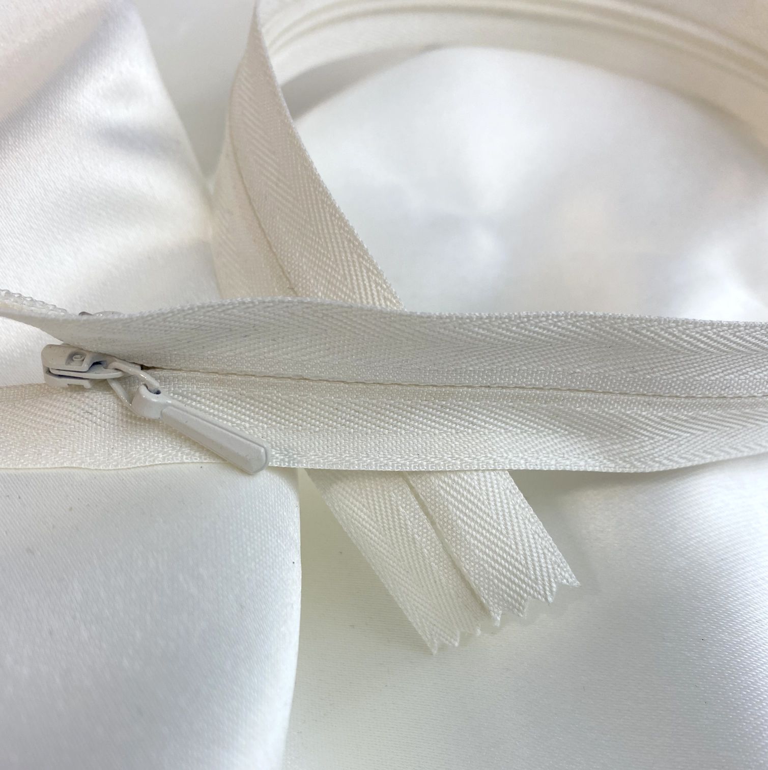 16 inch white invisible zipper
