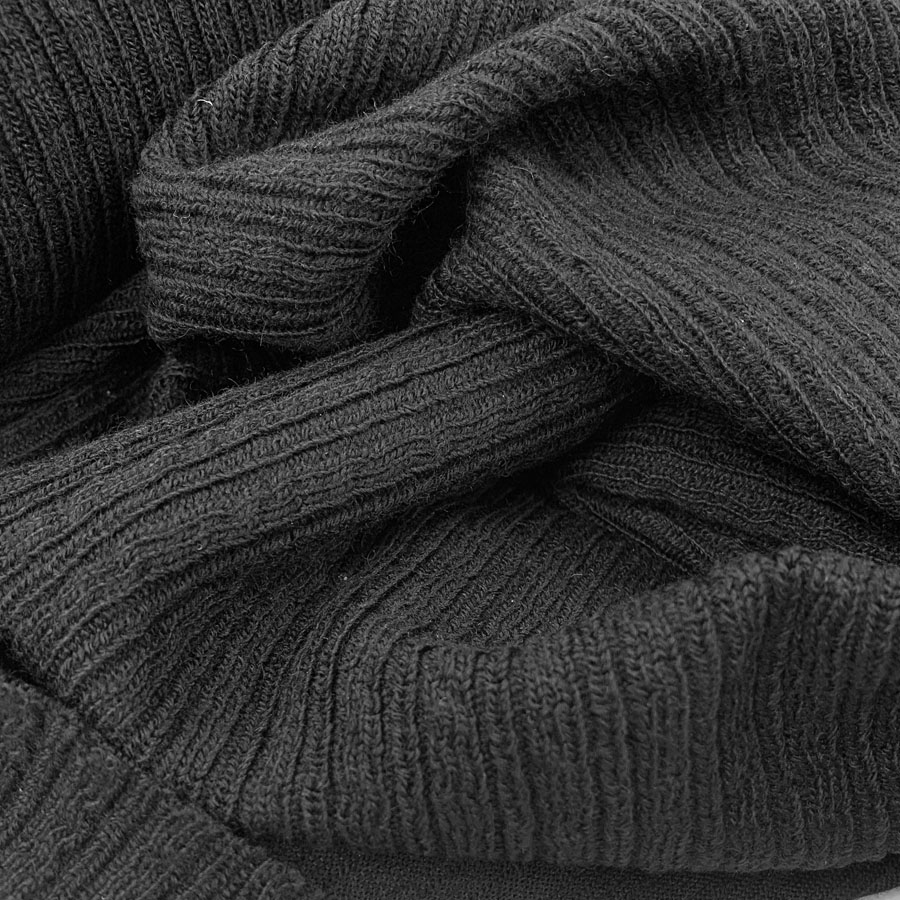 Sweater_Knit_Poly_Wool_Fabric_Black_close_up