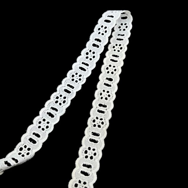 Broderie Anglaise Trim - Mary - 6 Hole