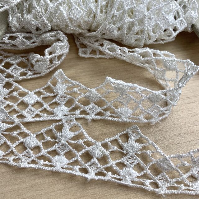 Diamond Edge Crochet Trim - Ivory