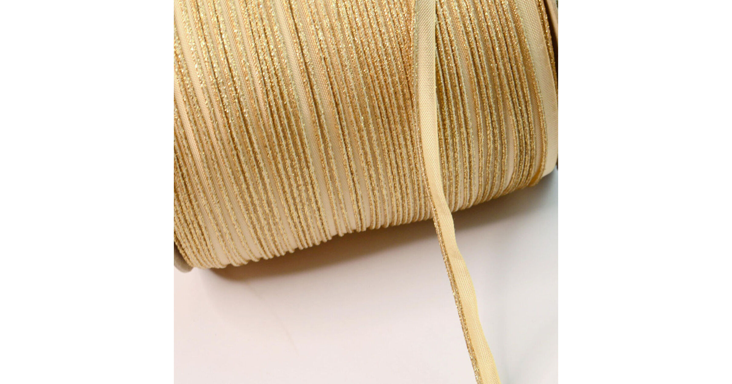Flanged 2mm insert gold piping cord.