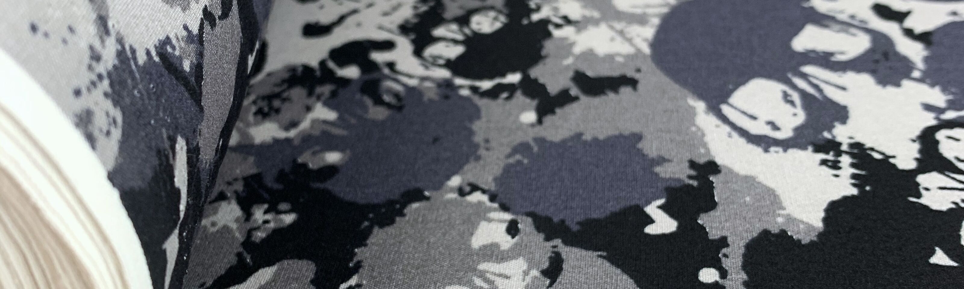 Poplin Prints - Skulls Camo Grey - Roll