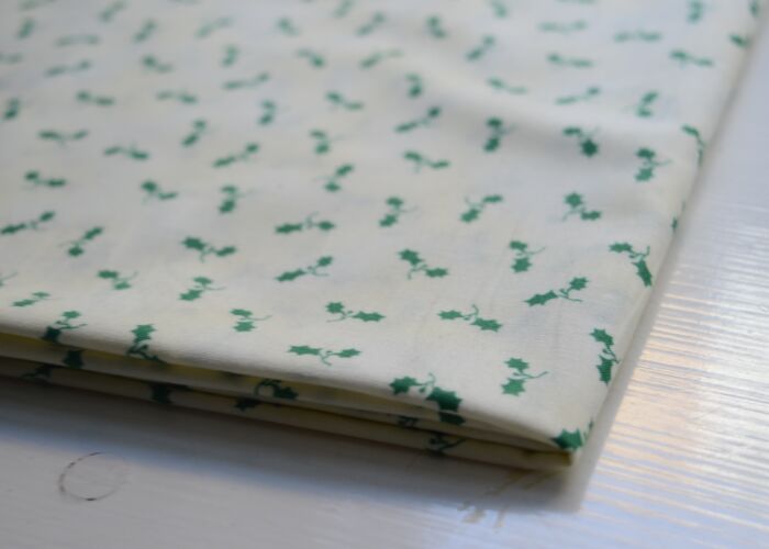 Clothwork - All Wrapped Up -Holly  - Cream and Green - Crafting Cotton - cu